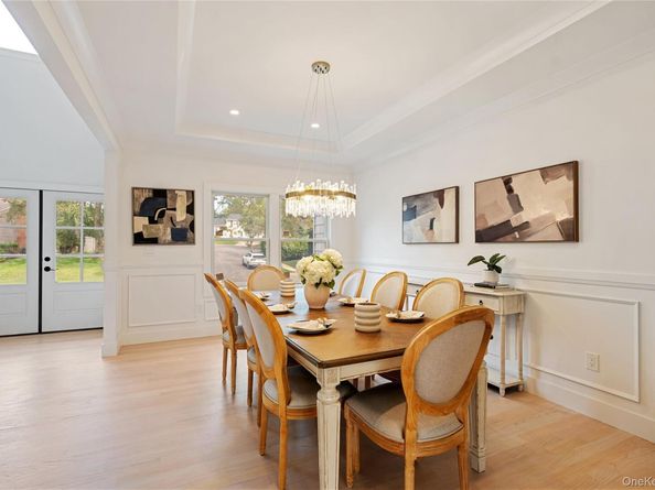 10 Beth Lane, Plainview NY 11803