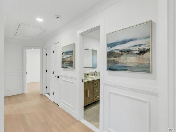 10 Beth Lane, Plainview NY 11803