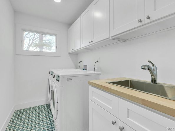 10 Beth Lane, Plainview NY 11803