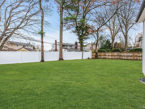 10 Beth Lane, Plainview NY 11803