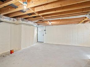 10 Beth Lane, Plainview NY 11803