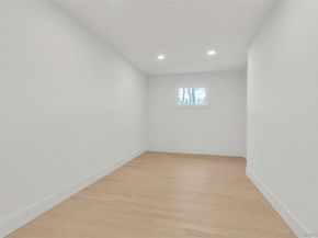 10 Beth Lane, Plainview NY 11803