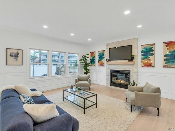 10 Beth Lane, Plainview NY 11803