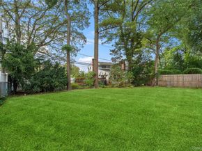 10 Beth Lane, Plainview NY 11803