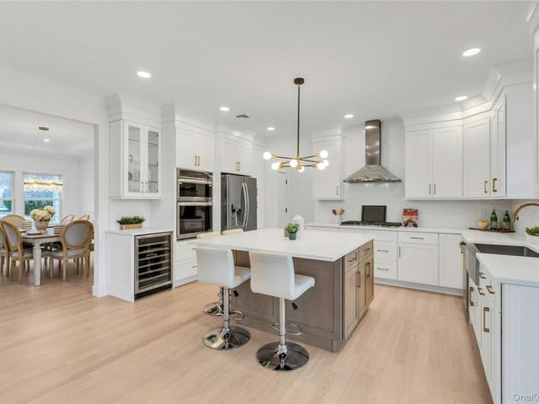 10 Beth Lane, Plainview NY 11803