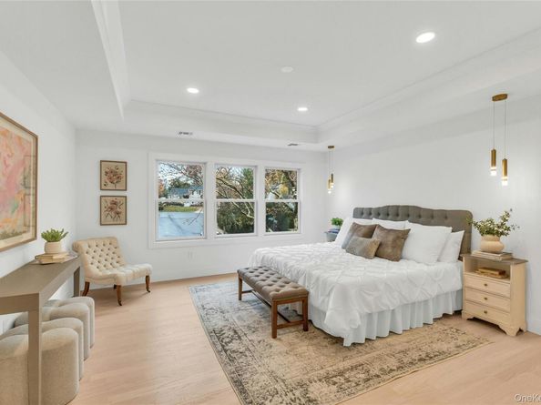 10 Beth Lane, Plainview NY 11803