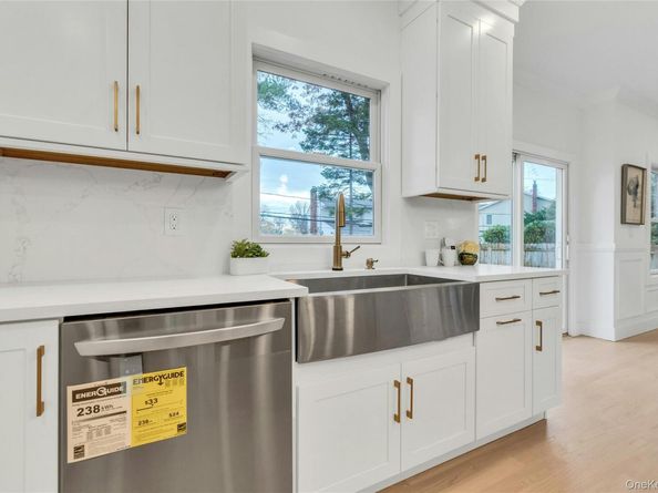 10 Beth Lane, Plainview NY 11803