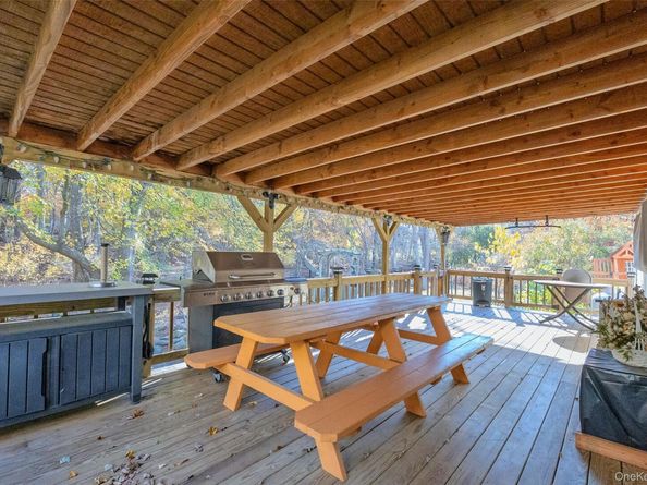 20 Tulip Court, Moriches NY 11955