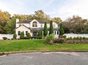 20 Tulip Court, Moriches NY 11955