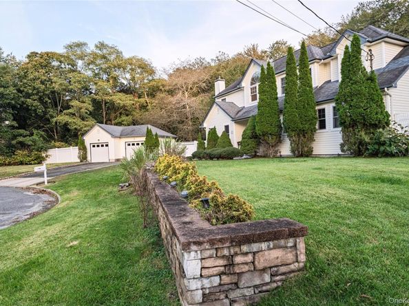 20 Tulip Court, Moriches NY 11955