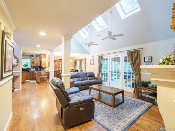 20 Tulip Court, Moriches NY 11955