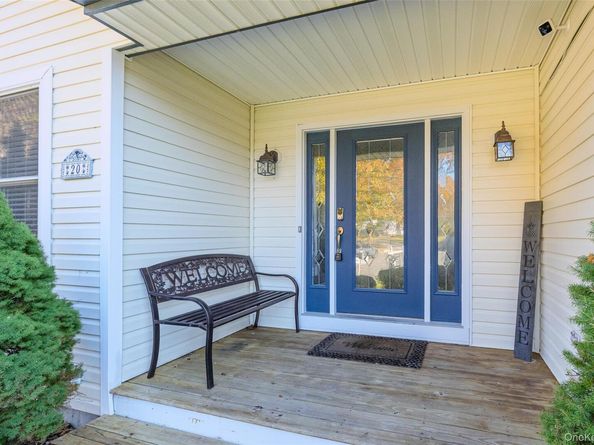 20 Tulip Court, Moriches NY 11955