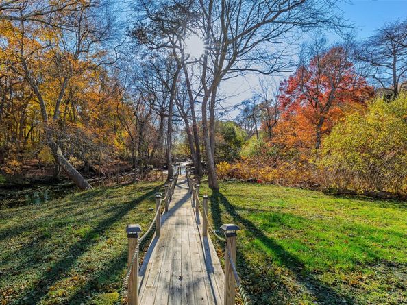 20 Tulip Court, Moriches NY 11955