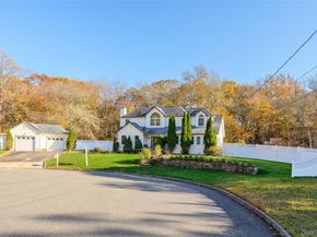 20 Tulip Court, Moriches NY 11955