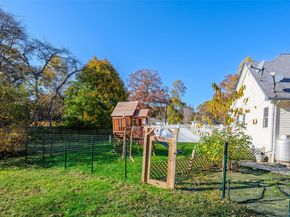 20 Tulip Court, Moriches NY 11955