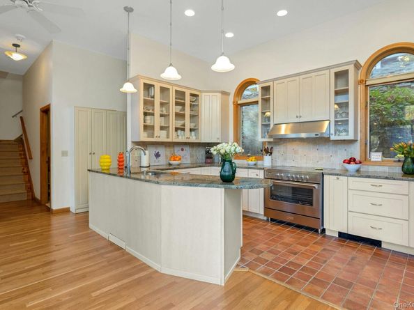 39 Knapp Road, South Salem NY 10590