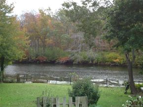725 W Main Street, Riverhead NY 11901