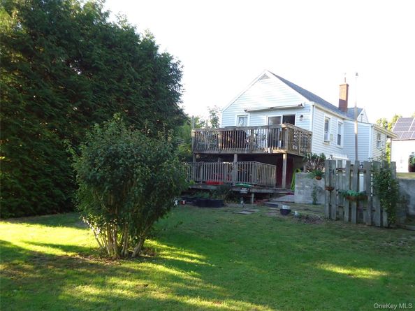 725 W Main Street, Riverhead NY 11901