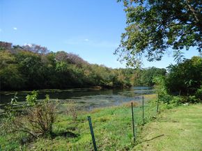 725 W Main Street, Riverhead NY 11901