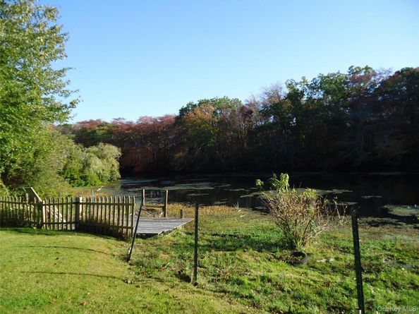 725 W Main Street, Riverhead NY 11901