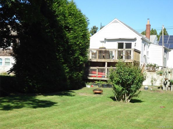 725 W Main Street, Riverhead NY 11901