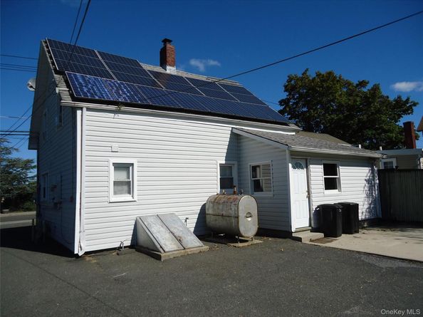 725 W Main Street, Riverhead NY 11901