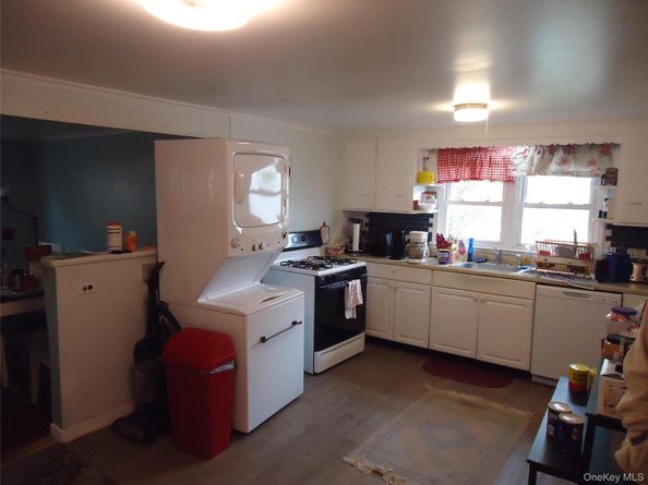 725 W Main Street, Riverhead NY 11901
