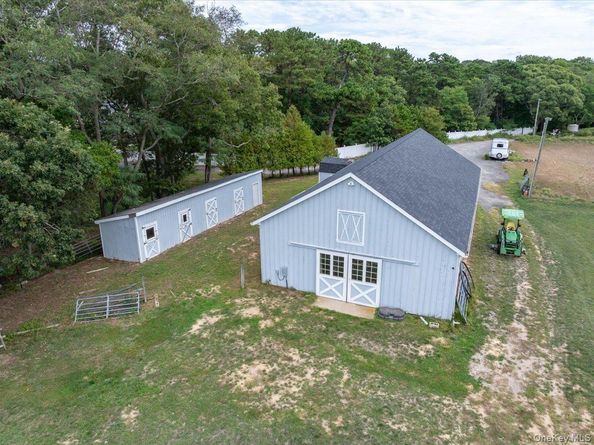 1535 Middle Road, Calverton NY 11933