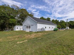 1535 Middle Road, Calverton NY 11933