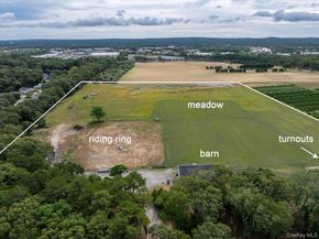1535 Middle Road, Calverton NY 11933