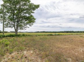 1535 Middle Road, Calverton NY 11933
