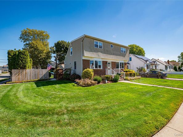 31 Garden Boulevard, Hicksville NY 11801