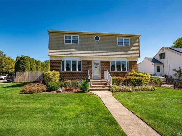 31 Garden Boulevard, Hicksville NY 11801