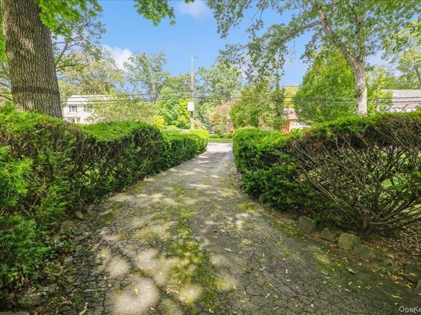 187 Moore Avenue, Freeport NY 11520