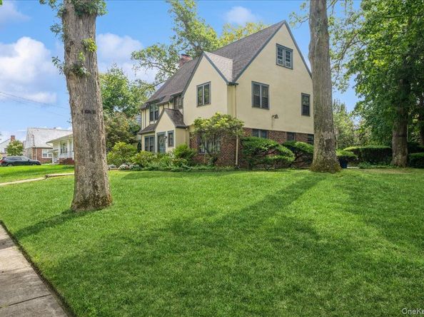 187 Moore Avenue, Freeport NY 11520