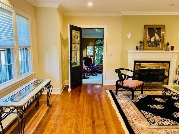 187 Moore Avenue, Freeport NY 11520