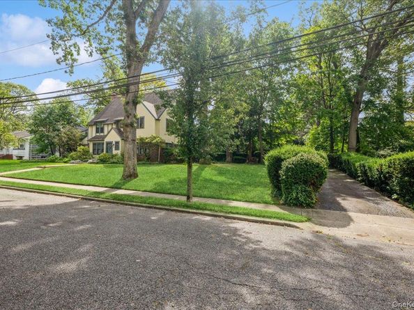 187 Moore Avenue, Freeport NY 11520