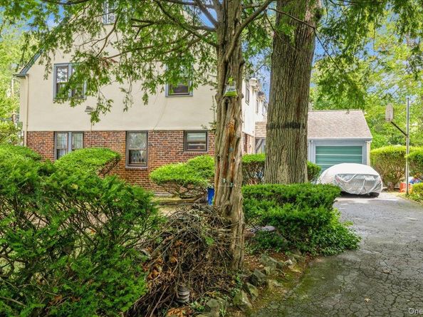 187 Moore Avenue, Freeport NY 11520