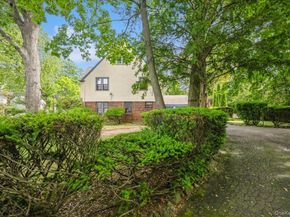 187 Moore Avenue, Freeport NY 11520