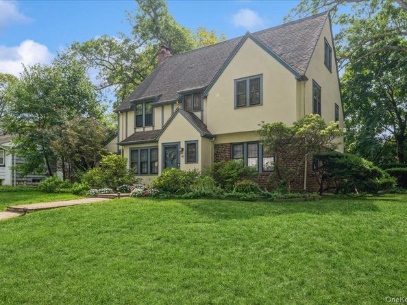 187 Moore Avenue, Freeport NY 11520