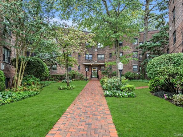50 Brompton Road 2L, Great Neck NY 11021
