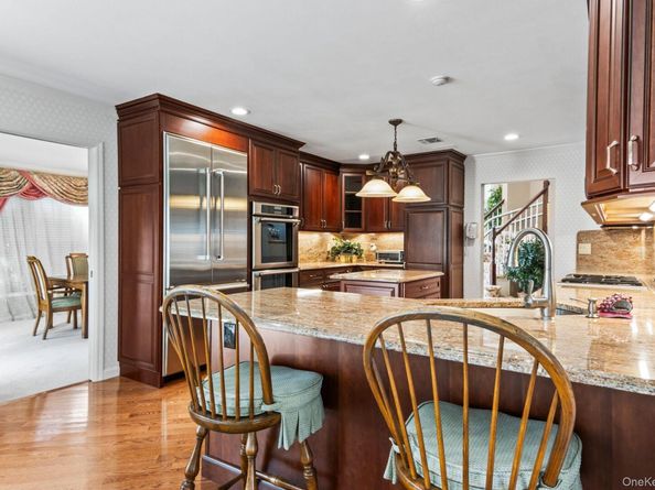 77 The Woods, Commack NY 11725