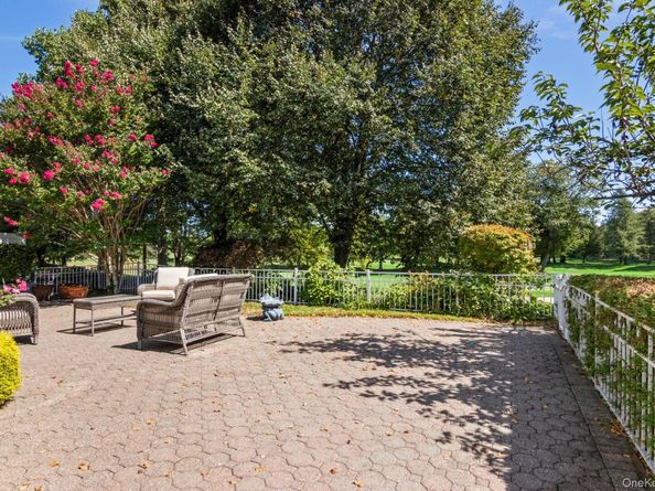 77 The Woods, Commack NY 11725