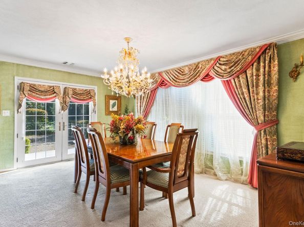 77 The Woods, Commack NY 11725