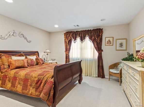 77 The Woods, Commack NY 11725