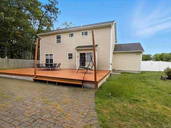6 13th Street, Selden NY 11784