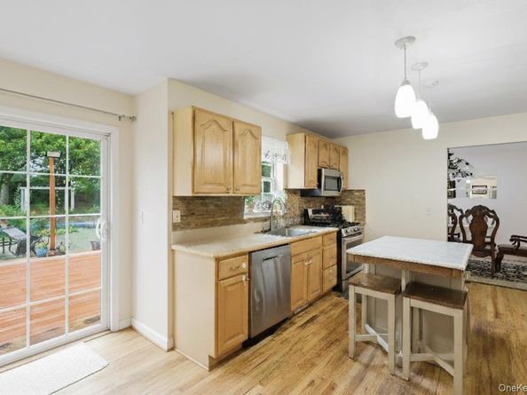 6 13th Street, Selden NY 11784