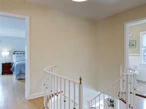 32 Barnard Place, Manhasset NY 11030