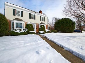 32 Barnard Place, Manhasset NY 11030