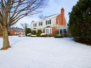 32 Barnard Place, Manhasset NY 11030